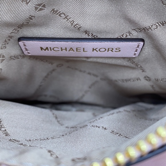 MICHAEL KORS MERCER MEDIUM MESSENGER POWDER BLUSH - Picture 13 of 16